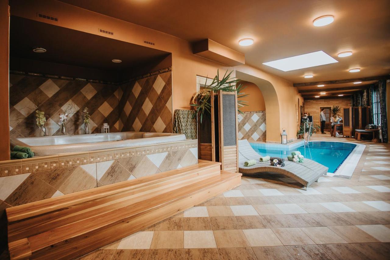 Hotel Ruze Чески-Крумлов Экстерьер фото Spa center