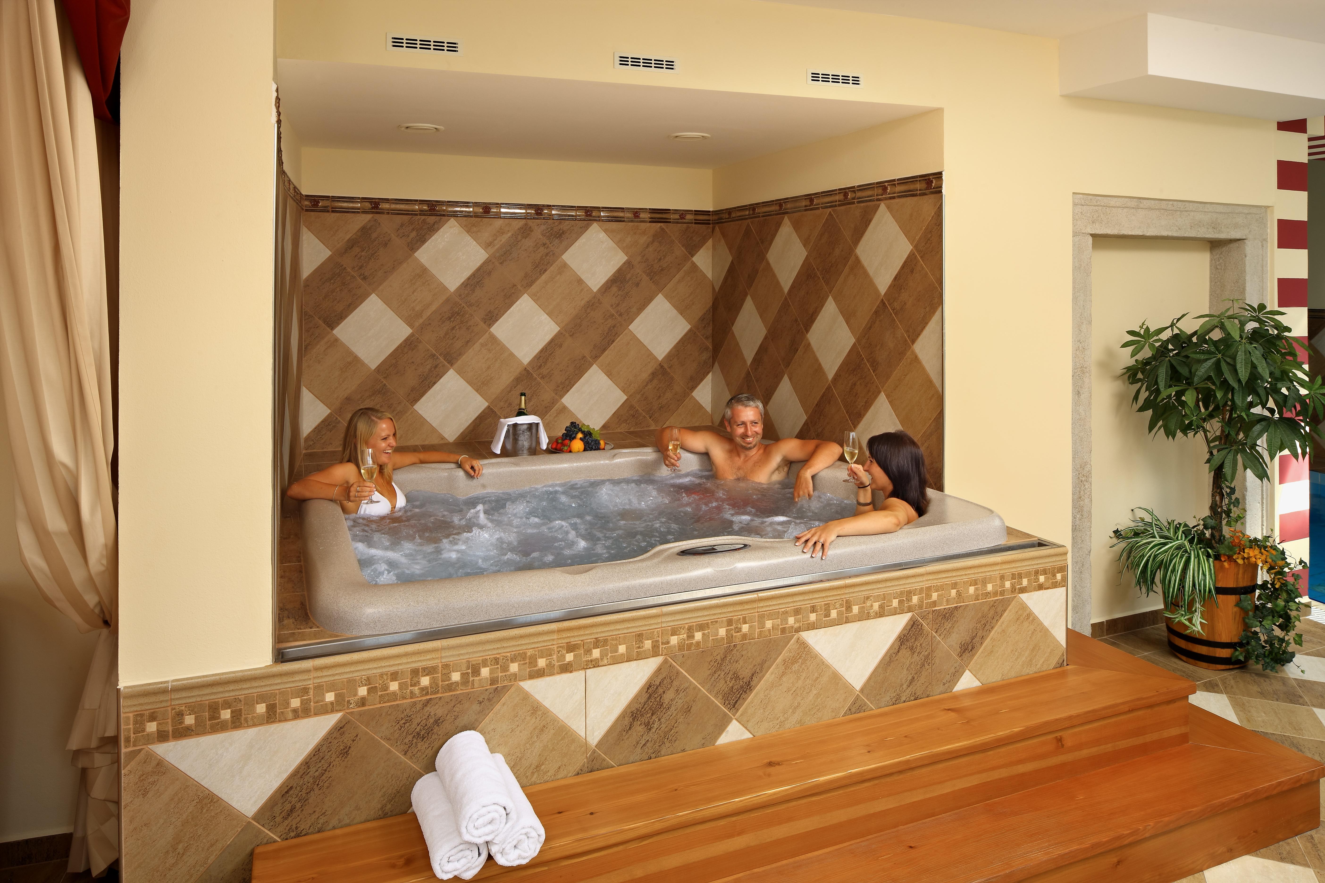Hotel Ruze Чески-Крумлов Экстерьер фото A whirlpool