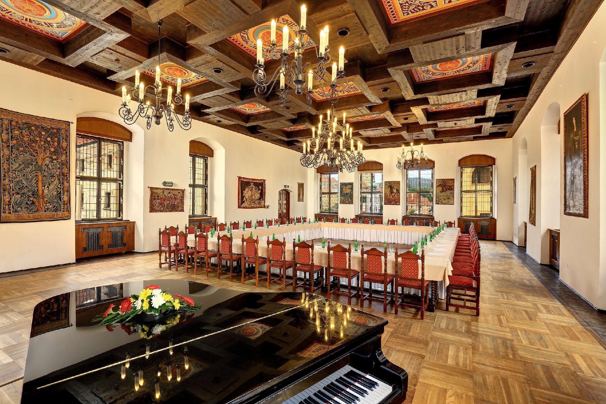 Hotel Ruze Чески-Крумлов Экстерьер фото The ballroom at the San Diego History Center