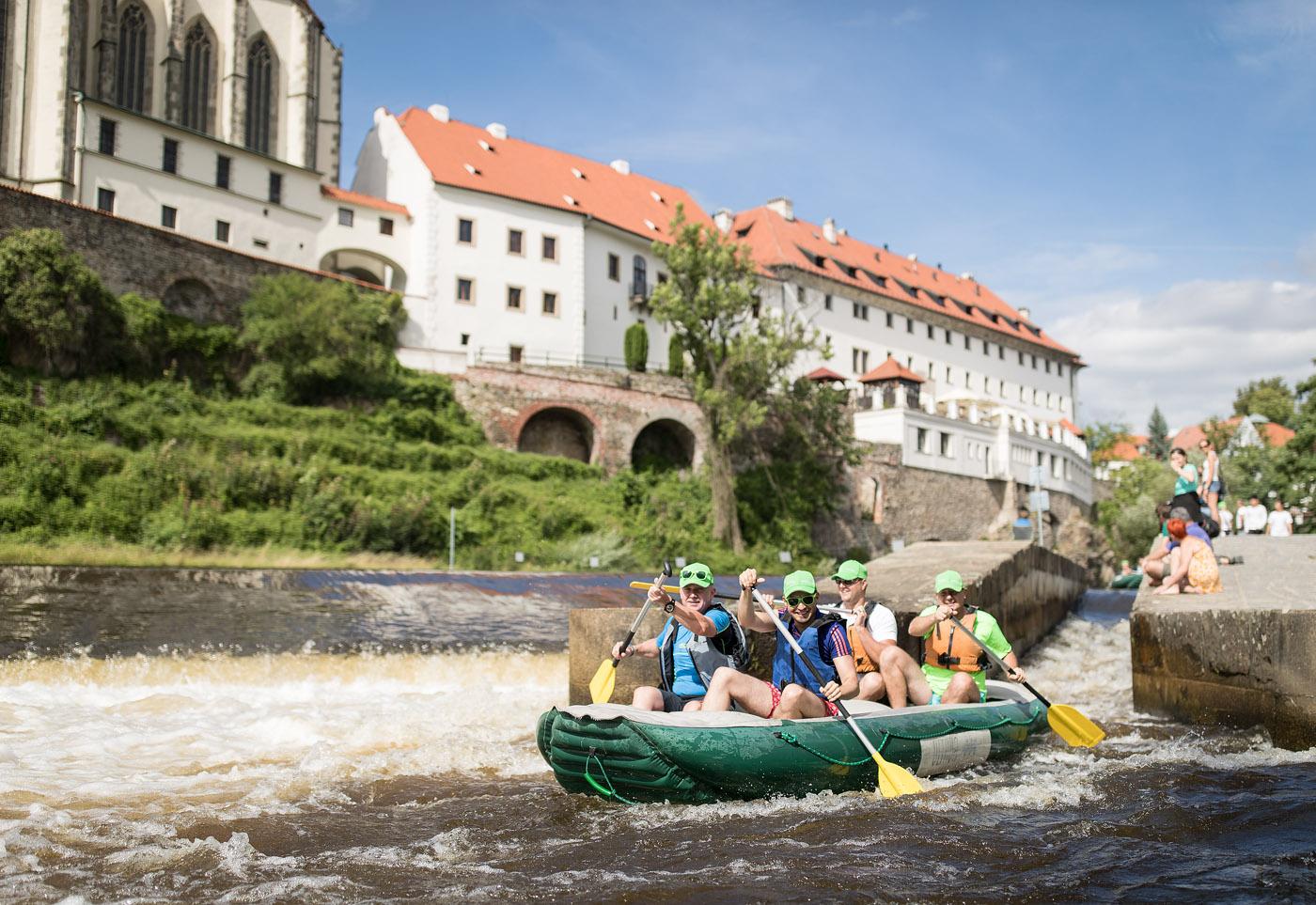 Hotel Ruze Чески-Крумлов Экстерьер фото Rafting on the Vltava River in Prague