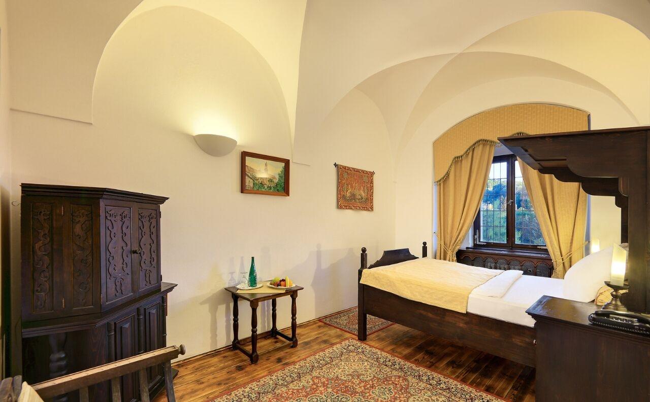 Hotel Ruze Чески-Крумлов Экстерьер фото The room of the castle where the treaty was signed