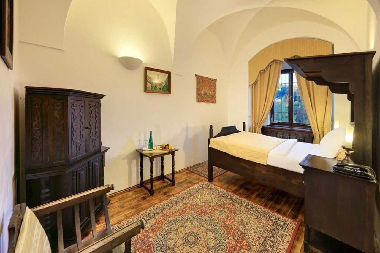 Hotel Ruze Чески-Крумлов Экстерьер фото A room in the hotel